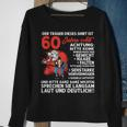 Herren Sweatshirt mit Aufdruck Der Träger Ist 60 Jahre Alt, Schwarzes Geschenkshirt Geschenke für alte Frauen