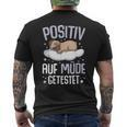 Pug Positiv Auf Müde Testet T-Shirt mit Rückendruck