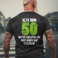 Ich Bin 50 Bitte Helsie Mir Über Die Straße T-Shirt mit Rückendruck Geschenke für alte Männer