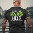 Nur Ein Held Fährt Aufs Feld Tractor Tractor T-Shirt mit Rückendruck Geschenke für alte Männer