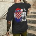 Croatia Hrvatska Flag Home Roots Fingerprint Dna T-Shirt mit Rückendruck Geschenke für Ihn