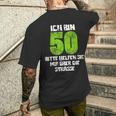 Ich Bin 50 Bitte Helsie Mir Über Die Straße T-Shirt mit Rückendruck Geschenke für Ihn