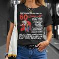 Herren T-Shirt mit Aufdruck Der Träger Ist 60 Jahre Alt, Schwarzes Geschenkshirt Geschenke für Sie