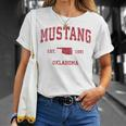Mustang Oklahoma Ok Vintage Sports Red PrintS T-Shirt Geschenke für Sie