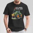 With Traktor Rammt Ampel Die Ampel Muss Weg T-Shirt Lustige Geschenke