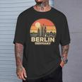 Vintage Skyline Berlin T-Shirt Geschenke für Ihn