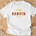 Distressed Team Hanifin Proud Family Nachname Nachname T-Shirt Geschenke für alte Männer