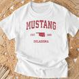 Mustang Oklahoma Ok Vintage Sports Red PrintS T-Shirt Geschenke für alte Männer