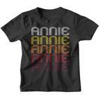 Annie Retro Wordmark Pattern – Vintage Style Kinder Tshirt