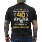 With 40 Mann Frau Endlich 40Th Birthday German Language S T-Shirt mit Rückendruck