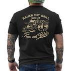'Bauer Mit Grill Sucht Frau Mit Kohle' German Language T-Shirt mit Rückendruck