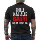 Chillt Mal Alle Basti Ist Ja Jetzt Da S T-Shirt mit Rückendruck