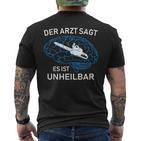 Der Arzt Sagt Es Ist Unheilbar Chainsaw T-Shirt mit Rückendruck