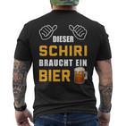 Dieser Schiri Braucht Bier T-Shirt mit Rückendruck