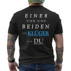 Einer Von Uns Beiden Ist Klüger Als Du German Language T-Shirt mit Rückendruck
