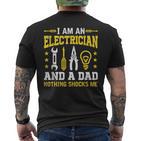 Elektriker Und Papa Mich Schockt Nichts T-Shirt mit Rückendruck