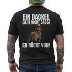 Dachshund Ein Dackel Geht Nicht Gassi Er Rücktor T-Shirt mit Rückendruck