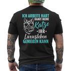 Ich Arbeitite Hart Katzenluxusleben Genießen Kann Kann T-Shirt mit Rückendruck