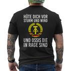 Kult Hüte Dich Vor Storm Und Wind Und Ossis Die In Rage Sind T-Shirt mit Rückendruck