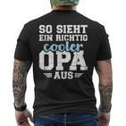 With So Sieht Ein Richtig Cooler Opa German Text Black T-Shirt mit Rückendruck