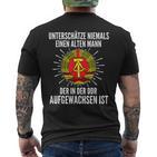 Underschatz Niemals Einen Alte Mann Der In Der Ddr S T-Shirt mit Rückendruck