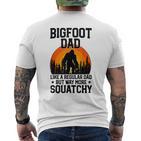 Bigfoot Dad Retro Papa Squatchintage Sasquatchatertag T-Shirt mit Rückendruck