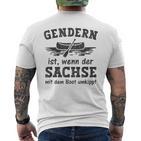 Gendern Ist Wenn Der Sachse Mit Dem Boot Umkippt T-Shirt mit Rückendruck