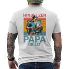 Hinsetzen Papa Grillt Bbq Spruch T-Shirt mit Rückendruck