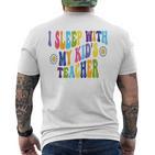 Ich Schlafe Mit Dem Lehrer Meines Kindes Humor Homeschool Papa Ehemann T-Shirt mit Rückendruck