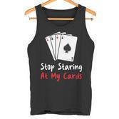 Hör Auf Auf Meine Karten Zu Starren Lustige Pokerspielerin Tank Top
