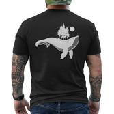 Blauwal Mit Bäumen Und Mondlicht T-Shirt mit Rückendruck