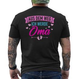 Aus Dem Weg Ich Werde Oma From T-Shirt mit Rückendruck - Seseable