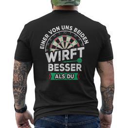 Einer Von Us Beiden Wrft Besser Als Du Darts Sl Darts T-Shirt mit Rückendruck - Seseable