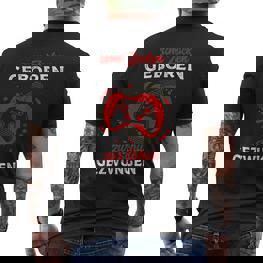 Zum Zocken Geboren Zur Schule Zwungen Gamer Outfit Gaming T-Shirt mit Rückendruck - Seseable