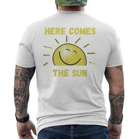 Lustig Hier Kommt Die Sonne Sonnenschein Sonnige Tage Sommer Frühling T-Shirt mit Rückendruck - Seseable De
