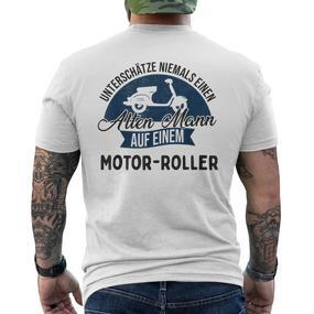 Underschatz Niemal Eine Alten Mann Auf Einem Roller T-Shirt mit Rückendruck - Seseable De