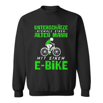 Älterer Mann mit E-Bike Schwarzes Sweatshirt, Radfahrer Motiv - Seseable De