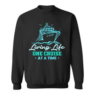 Matching Living Life Eine Kreuzfahrt Nach Der Anderen Lustiges Kreuzfahrtschiff Sweatshirt - Seseable De