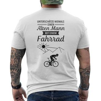 Unterschätze niemals einen alten Mann mit Fahrrad Kurzärmliges Herren-T-Kurzärmliges Herren-T-Shirt, Lustiges Radfahrer Tee - Seseable De