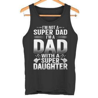 Damen Kein Super Papa Ich Bin Papa Mit Einer Supertochteraterkind Mit-Ausschnitt Tank Top - Geschenkecke