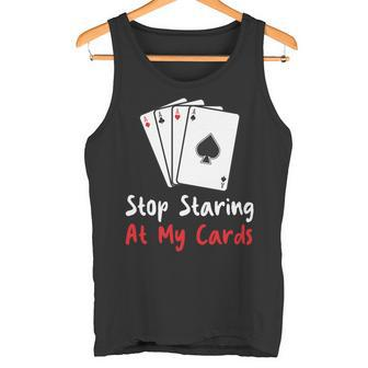 Hör Auf Auf Meine Karten Zu Starren Lustige Pokerspielerin Tank Top - Seseable