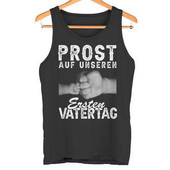 Prost Auf Unser Ersten Father's Day Father Papa Hands Fiste Tank Top - Geschenkecke