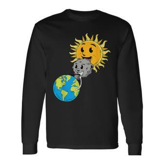 2024 Total Solar Eclipse Earth Moon Sun Photobomb Lover Gag Long Sleeve T-Shirt - Seseable