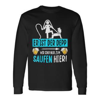 Er Ist Der Depp Wir Sind Nur Zum Saufen Hier Langarmshirts - Geschenkecke