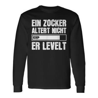 Gamer Birthday Saying Ein Zocker Altert Nicht Er Levelt Langarmshirts - Seseable