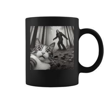Surprised Scared Cat Selfie With Sasquatsch Bigfoot Coffee Mug - Seseable