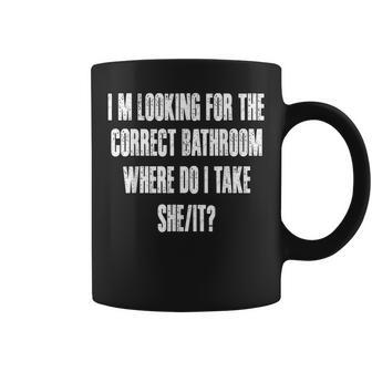 Im Looking For The Correct Bathroom Where Do I Take A She It Coffee Mug - Seseable