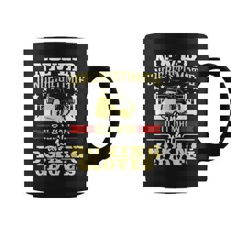 Nunca Subestimes A Un Viejo Con Guantes De Boxeo Boxer Taza de café - Regaloses