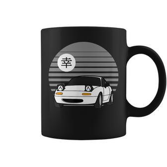 Schwarzes Tassen mit japanischem Sonnenuntergang und Sportwagen - Seseable