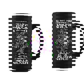 Si Tengo Que Ser Una Princesa Que Sea Guerrera 8 Marzo Camiseta Taza de café - Regaloses